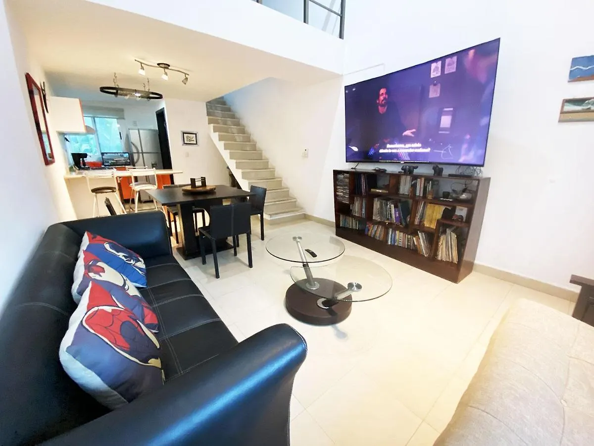 הקונטקטים של Geek-Chic Townhouse